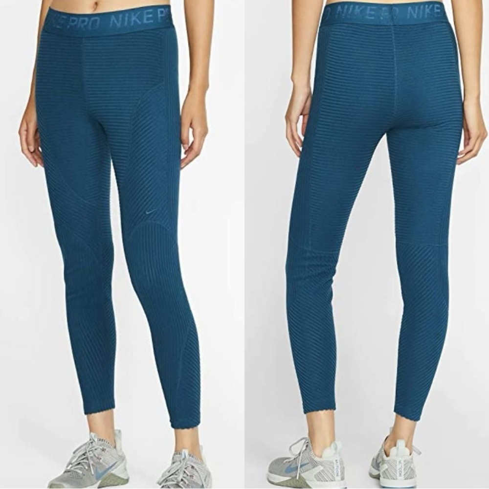Nike Pro Hyperwarm Women’s Velour Tight Legging BV5562-347 in Midnight Teal M
